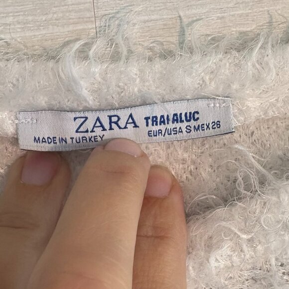 Zara Sweater Womens S White Fuzzy Shaggy Eyelash Knit Cropped Long Sleeve - Picture 2 of 4